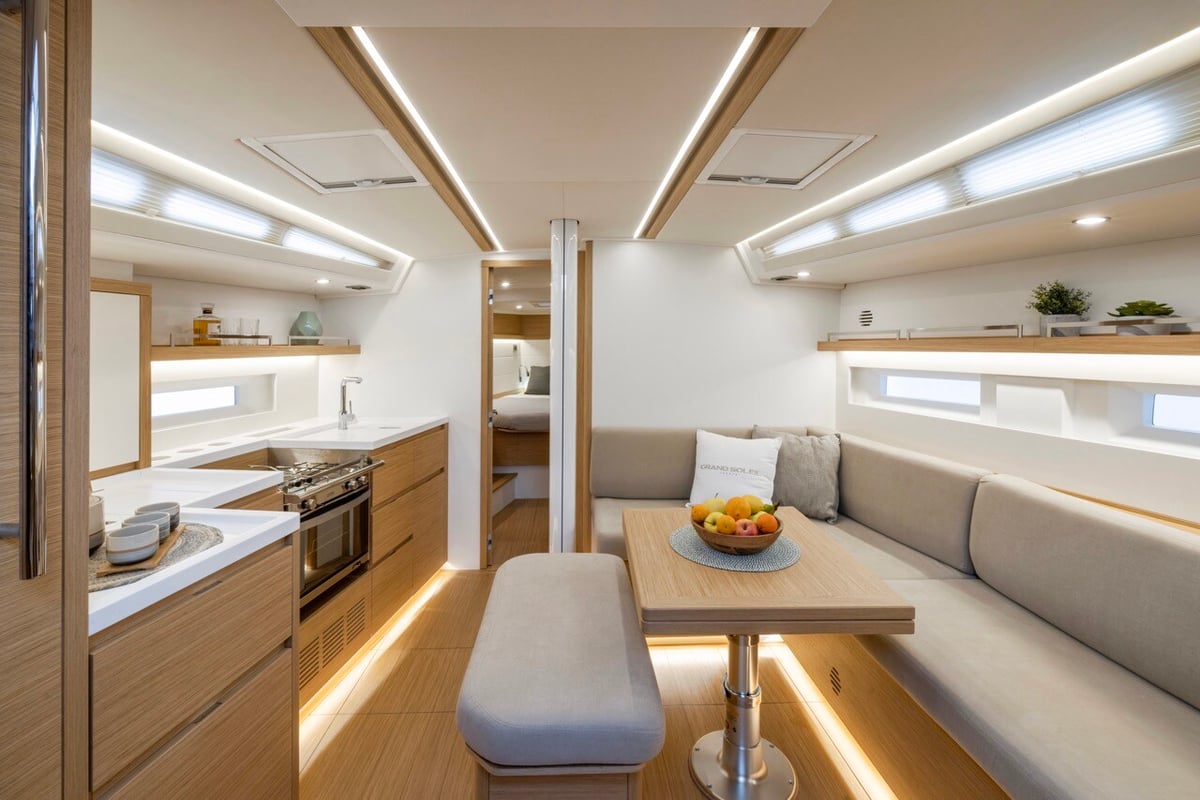Grand Soleil 40 Performance interior