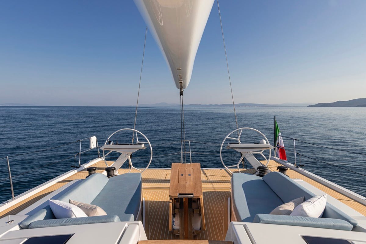 Grand Soleil 52 Performance cockpit