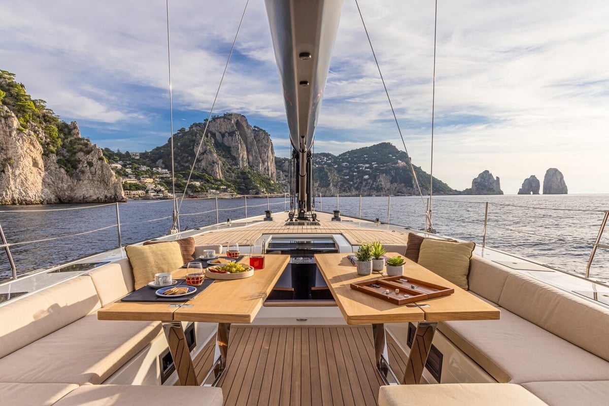 Grand Soleil 72 Performance cockpit