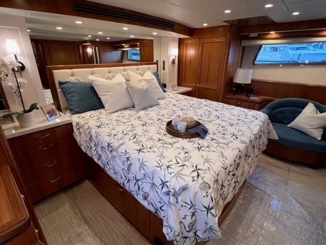 62100-Owners-Suite-and-Head-5