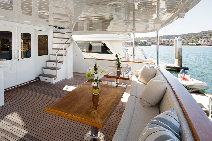 Offshore-87-Cockpit-1