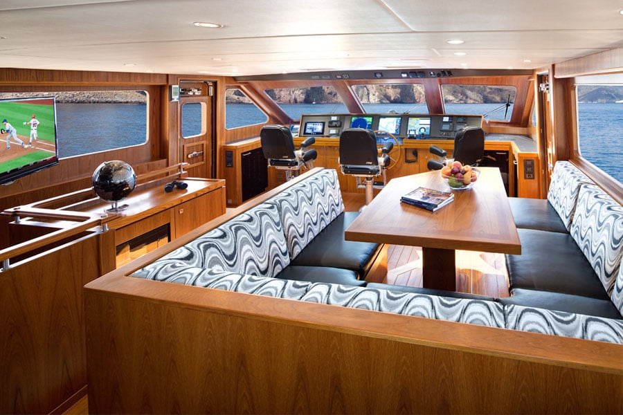 Offshore-87-Wheelhouse-1