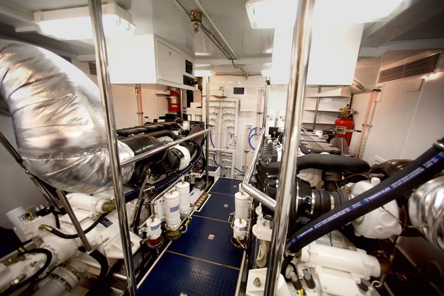 Offshore-72-Engineroom