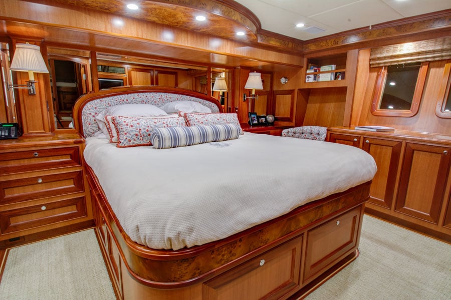 Offshore-72-Master-Stateroom