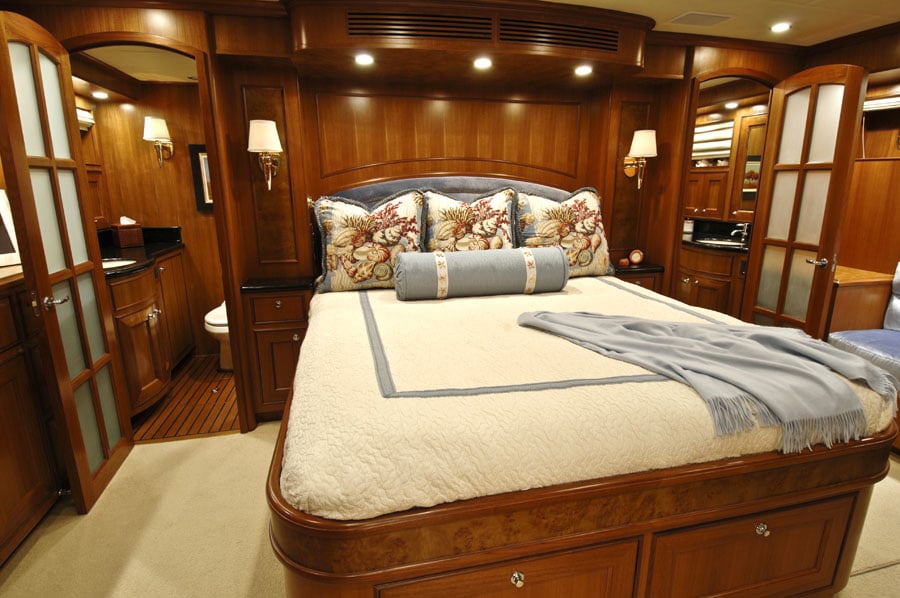 Offshore-76-Master-Stateroom