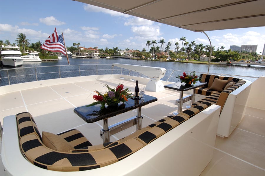 Offshore-90-Voyager-Boat-Deck-Lounge2-1