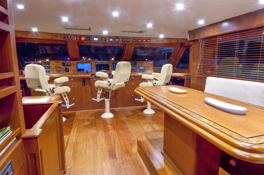 Offshore-90-Voyager-Wheelhouse-1 (1)